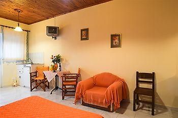 Artemis Studios And Apartments Psarou  Екстериор снимка
