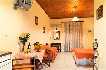 Artemis Studios And Apartments Psarou  Екстериор снимка