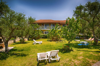 Artemis Studios And Apartments Psarou  Екстериор снимка